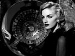 Fotocaféen udstiller 22 af den interantionale modefotograf Steen Evalds værker. Udover at tage billeder af verdens højstbetalte modeller, har han også fotograferet kongehuset de sidste 10 år. 