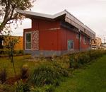 Solpaneler sørger for, at 'FLOAT house' kan klare skærerne, selv om byens el-forsyning svigter. Derover kan huset hæve sig helt op til 3,5 meter over jorden i tilfælde af oversvømmelser. 