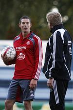 Onsdag eftermiddag er Daniel Agger tilbage på træningsbanen sammen med assistenttræner Peter Bonde. 