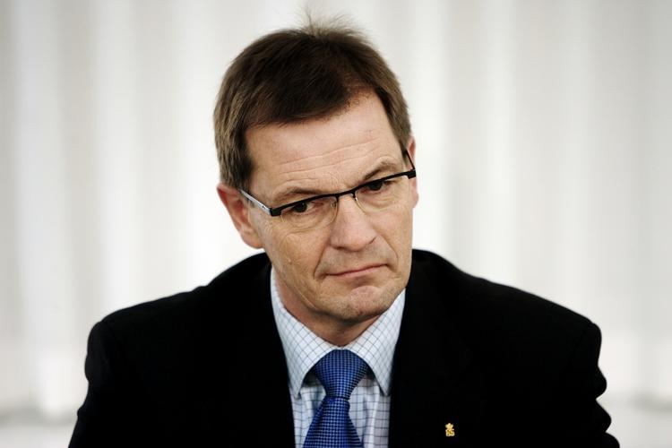 Bendt Bendtsen, nyvalgt emedlem af Europa Parlamentet,  var økonomi- og Erhvervsminister, da Roskilde Bank kollapsede. S vil undersøge Bendtsens kendskab til bankens uansvarlige udlånspolitik, der fik 41 påbud ad Finanstilsynet. 