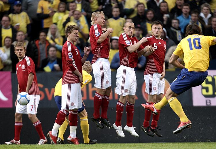 Zlatan Ibrahimovic og Sverige er gamblernes favorit på lørdag. Arkivfoto. 