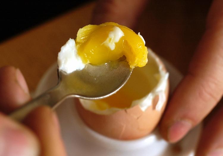 Efter lang tid uden salmonellaudbrud med æg som det skyldige produkt har danske æg igen været skyld i salmonellatilfælde. 