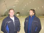 Mogens Friborg og Lars Høgsted fra Københavns Skøjteløberforening i den midlertidige boblehal ved Ryparken. 