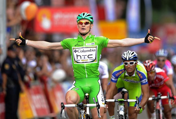 Andre Greipel krydser stregen som vinder af sidste etape i årets Vuelta. Arkivfoto. 