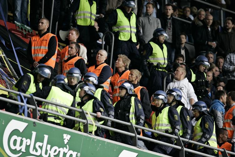 Ifølge en ekspert bryder Parken Sport og Entertainment loven, når de hyrer kontrollører til Parken. Arkivfoto. 
