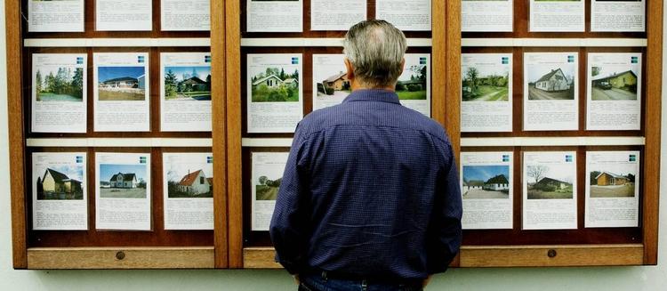 Priserne i mæglerne udstillingsvinduer vil falde med op til 10 procent, vurderer en række boligøkonomer- 
