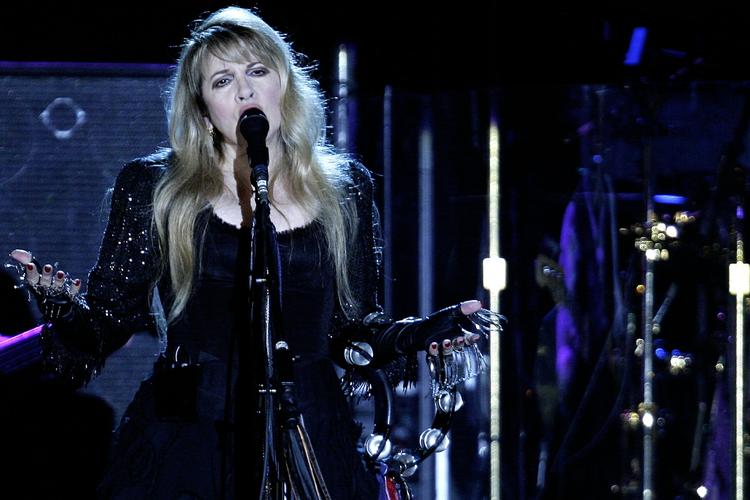 Fleetwood Mac-forsanger Stevie Nicks sang for et udsolgt Parken. 
