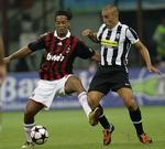 Siden Fabio Cannavaro (th) efter VM i 2006 blev valgt som årets fodboldspiller er det gået sportsligt ned ad bakke for italieneren, som nu er vendt hjem til Juventus efter et ophold i Real Madrid. Arkivfoto. 