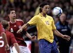 Daniel Agger og Zlatan får  rig mulighed for at hilse på hinanden i aften. Arkivfoto. 