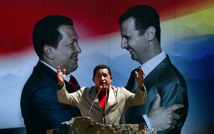 Venezuelas præsident Hugo Chavez kritiserer, at Barack Obama får Nobels Fredspris. Chavez er her fotograferet  under en tale i Syrien tidligere på året. 