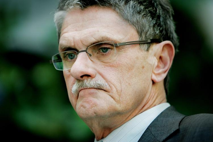 »Vi skal selvfølgelig fastholde, at det var rigtigt at mødes med Dalai Lama, men på den anden side skal vi arbejde for at skabe et godt samarbejdsklima«, siger Mogens Lykketoft (arkivfoto) 