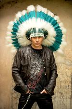 Mike Tramp gemmer sig bag alle rockens kendte klicheer på sit nye album, skriver Erik Jensen. 