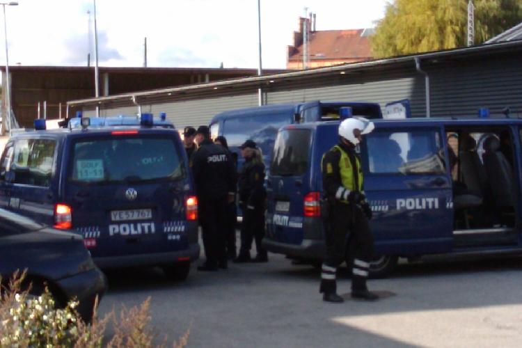 Politiet er rykket talstærkt ud til en adresse i Sydhavnen i København. 