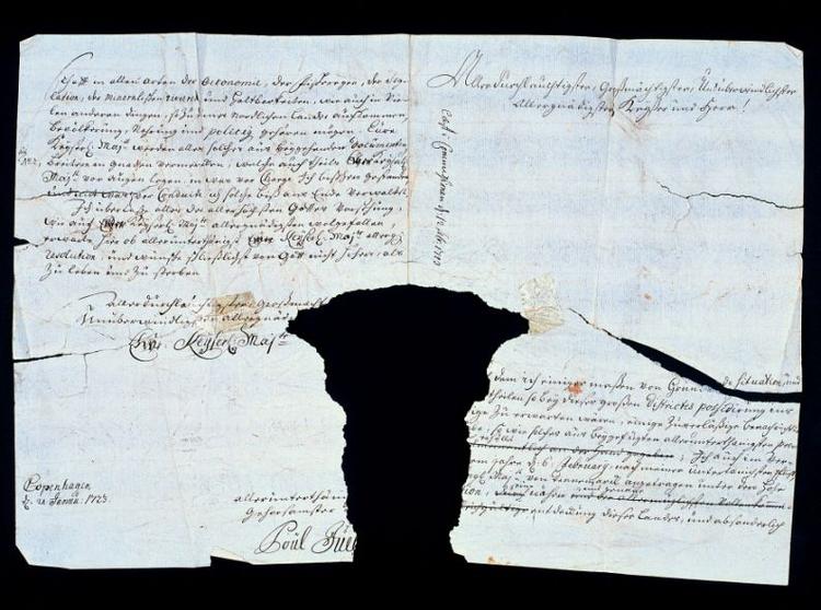 Den danske embedsmand og digter Povel Juel skrev i 1700-tallet et brev, der kostede ham hovedet. Brevet kan ses på Post og Telemuseet. 