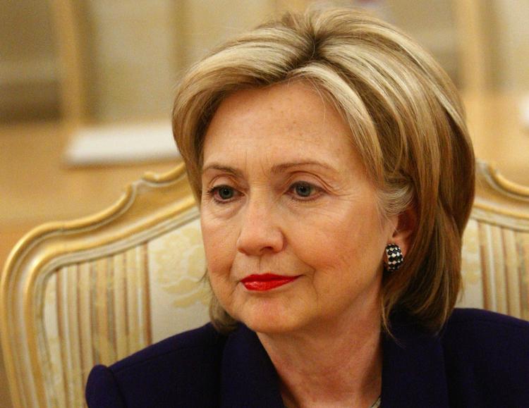 USA's udenrigsminister Hillary Rodham Clinton er ude af kapløbet om at blive amerikansk præsident, siger hun. 