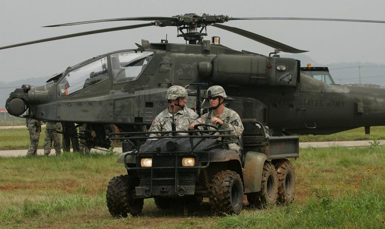 Krisen har fået amerikanerne til at søge job i militæret. For første gang i mange år er der heller ikke problemer med at finde folk, der vil udsendes. Soldaterne her er udstationeret på den amerikanske base Gunsan i Sydkorea. 