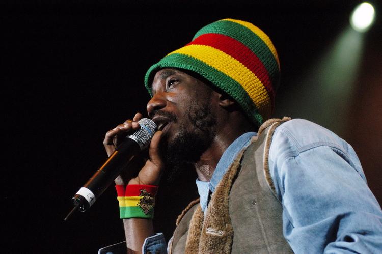 Reggaestjerner fra Jamaica er kendt for ofte at komme med homofobiske udtalelser. Her er det Sizzla, der spiller en koncert i Pumpehuset på mandag 19. oktober. 