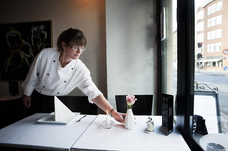 Café Dahl på H.C. Ørstedsvej er måske ikke vanvittig charmerende, men maden er god som hos mor og betjeningen smilende. Foto: Tobias  Selnæs Markussen 
