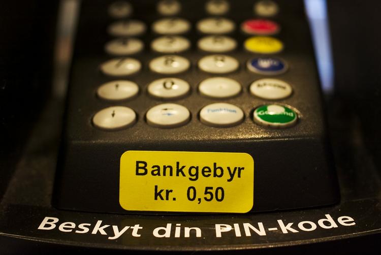 En ny EU-regel kan komme til at koste bankkunder dyrt i gebyrer. Arkivfoto. 