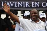 Ali Bongo Ondimba er blevet taget i ed som præsident for det land, hans far styrede med jernhånd i 41 år. 