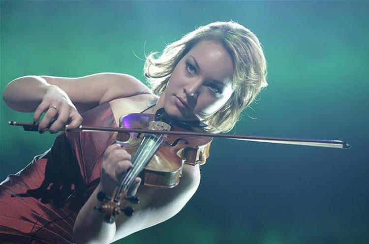 Violinisten Vera ryger videre til finalen i 'Talent 09'. 