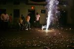 Unge fyrer krudt af i Bangalore under lysfestivalen Deepavali i dag. I går eksploderede et fyrværkerilager og dræbte 32 personer. 