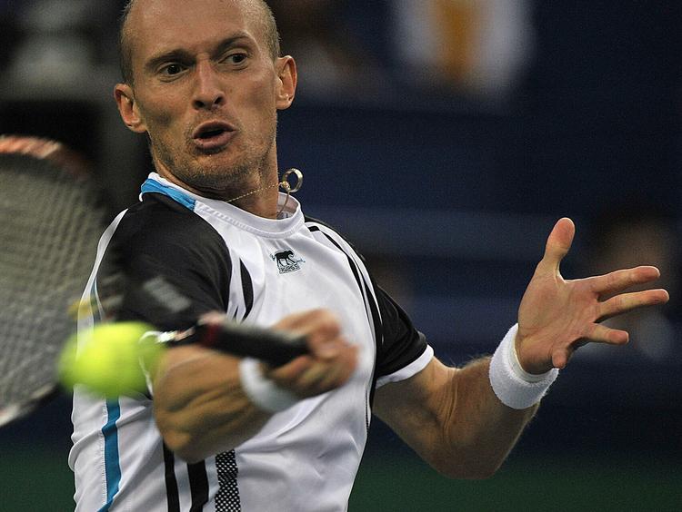 Davydenko brød Nadal i andet sæts sjtte parti og gav efterfølgende ikke slip på føringen. 