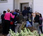Fotografer og journalister har belejret familien Heenes hjem i Fort Collins, Colorado. 