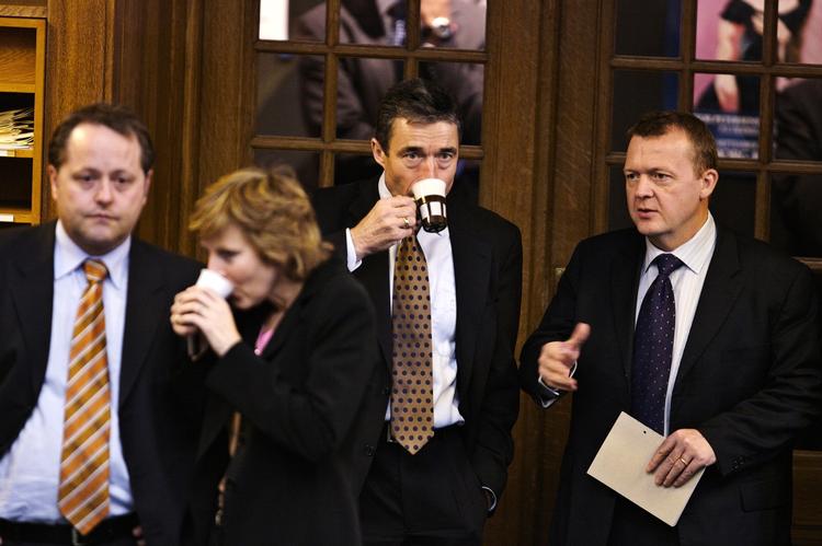Der var kold luft mellem daværende statsminister, Anders Fogh Rasmussen (V), og Connie Hedegaard (K), men det er blevet bedre under Lars Løkke Rasmussen, siger klimaministeren. 