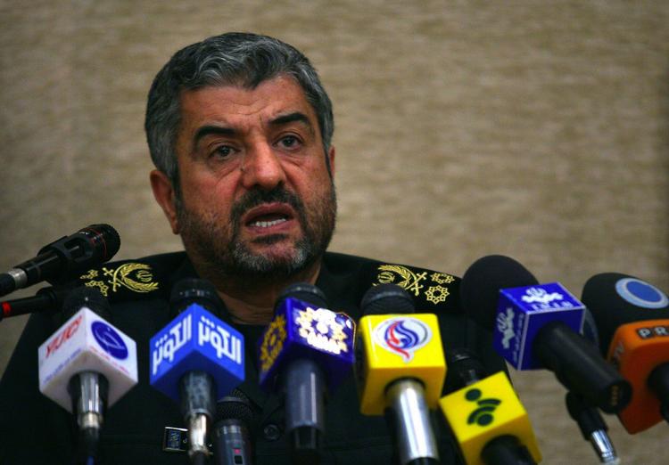 Lederen af den iranske Revolutionsgarde siger, at USA »vil møde repressalier« efter et sunnimuslimsk angreb. 