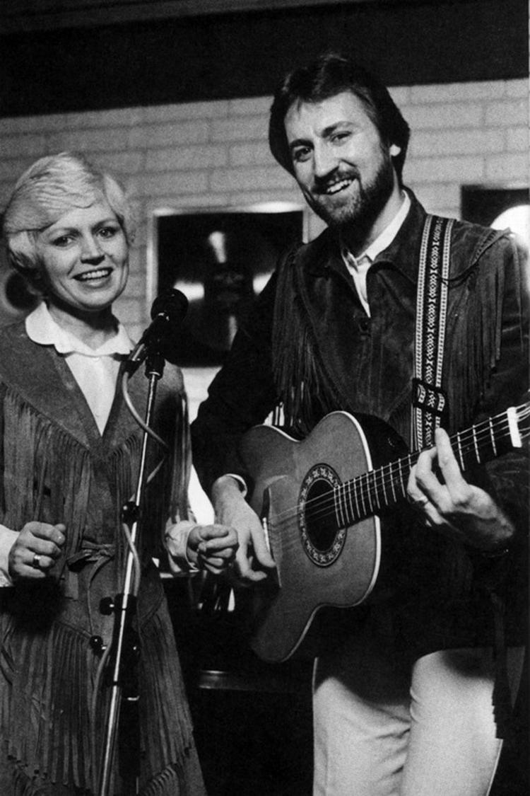 Historien om Keld og Hilda er historien to, der ikke måtte få hinanden og to, der kæmpede for af få dansktoppen anerkendt i dansk musik. 