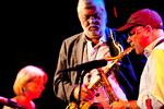 Copenhagen JazzHouse glemmer dansk jazz, lyder kritikken. I sommer var der dog dansk på programmet under jazzfestivalen. Her Marie Louise Schmidt, Jesper Thilo og Hans Ulrik. Arkivfoto: Per Folkver 