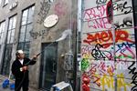 Graffiti fjernes fra fredede ejendomme i København. 
