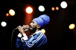 Sizzla gav en alvorlig og stram koncert på Pumpehuset mandag aften. Og holdt sig til aftalen om ikke at synge sine gamle homofobiske tekster. 