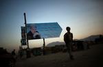 Afghanistans præsident Hamid Karzai kom ikke over 50 procent  af stemmerne ved valget i august. Det siger landets valgkommission, efter 1,3 millioner stemmer blev annuleret på grund af valgsvindel. 
