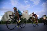 Alberto Contador (tv) og  Alejandro Valverde under et løb i Mexico 17. oktober. Arkivfoto. 