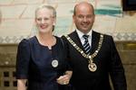 Dronningen og De Vilde Svaner indtager Odense