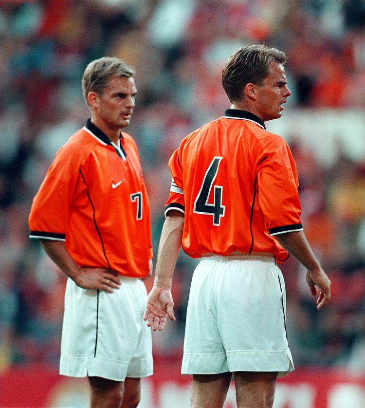 Roland (til venstre) og Frank De Boer fik til sidst deres vilje og skiftede i 1998 til FC Barcelona. ARkivfoto. 