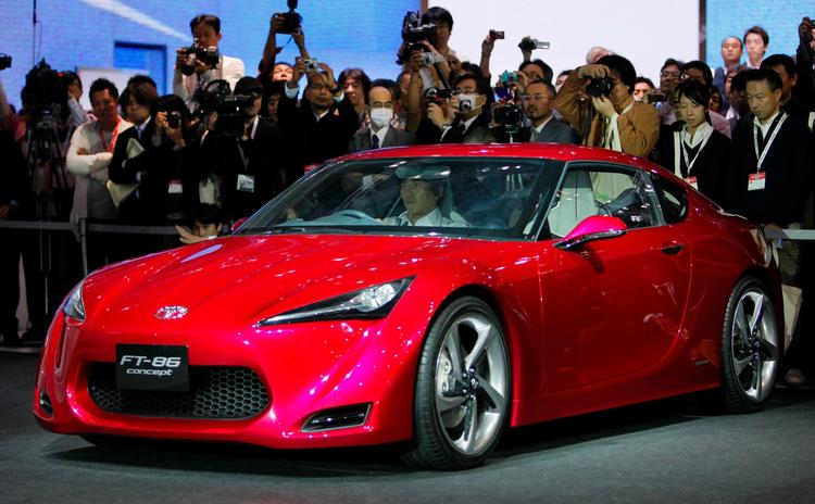 Toyota vil igen lege med sportsvogne. Her FT-86, der er udviklet sammen med Subaru. 