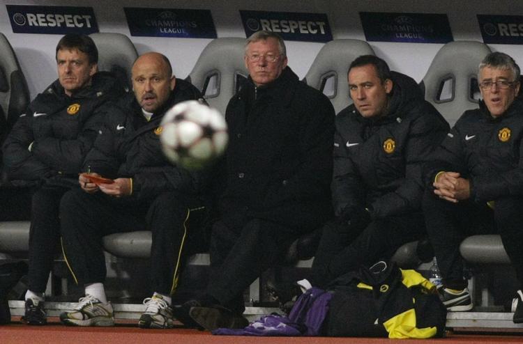 Med den tidligere Brøndbytræner Rene Meulensteen ved sin side ser Alex Ferguson sit hold spille den 14. udekamp i træk i Champions League uden nederlag. 
