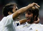 Med sit 68. europæiske mål kom Raul atter op på siden af Filippo Inzaghi, men det hjalp ikke Real Madrid stort. 