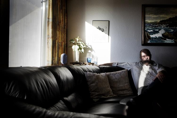 René Kloe er en af de lejere, der mærker konsekvenserne af sin udlejers konkurs. I 1½ år har han og hans naboer levet med revnede gulve, skimmelsvamp og vinduer der falder ud. 