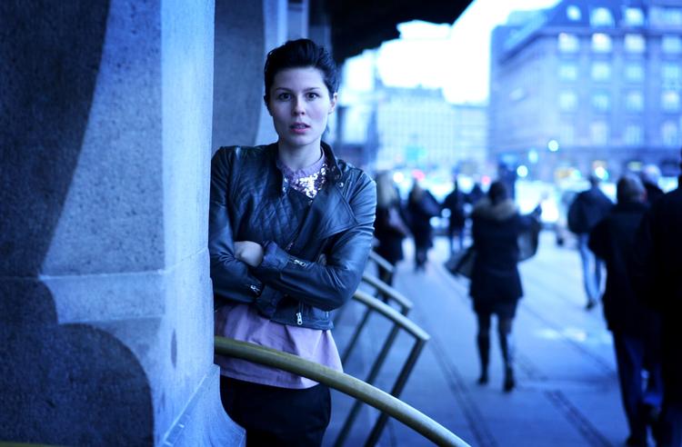 Fra 30. april næste år venter der  Cecilie Stenspil én af karrierens hidtil største udfordringer, når hun spiller megarollen som Eliza Doolittle i Det Kgl. Teaters nyopsætning af  musicalen ’My Fair Lady’ på Gl. Scene. Overfor sig har hun bl.a. kollegerne Søren Pilmark, Zlatko Buric og Malene Schwartz.  Foto:  Jesper Stormly Hansen. 