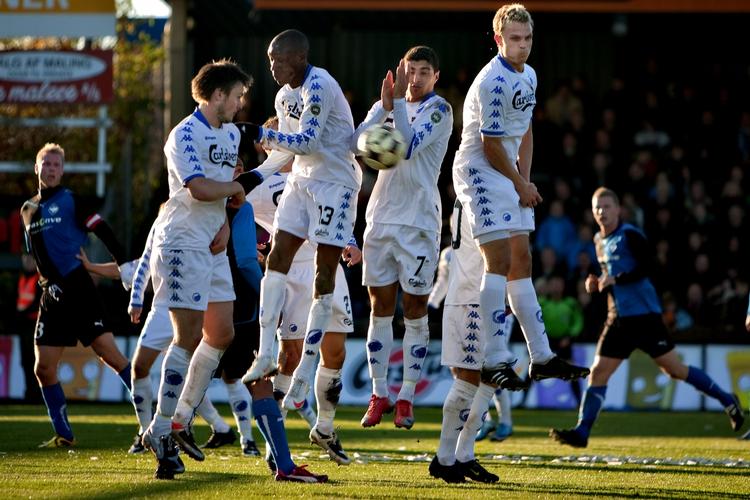 FCK har dækket godt op i de seneste kampe i Superligaen. Det håber spiller og træner hjælper holdet  i den svære kamp mod PSV i holland. Arkivfoto. 