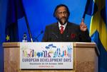 Rajendra Pachauri, hvis klimapanel i 2007 delte Nobels fredspris med den tidligere amerikanske vicepræsident Al Gore, siger, at en amerikansk klimapakke kan blive afgørende for en succes på klimatopmødet i København. 