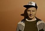 Danske Espen Sørensen megahitter lige nu på den afrikanske musikscene med sit debutalbum 'Tuko Pamoja'. I Danmark er han næsten ukendt, men spiller koncert til den danske prisuddeling World Music Awards lørdag 24. oktober i Copenhagen Jazzhouse. 