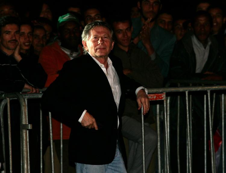 Knap to måneder efter Roman Polanski blev anholdt i Schweiz på en anholdelsesbegæring fra USA, kræver de amerikanske myndigheder ham nu udleveret. 