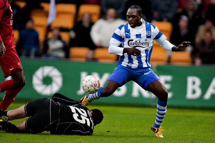 Brandvarm. Peter Utaka og OB-holdet virker som en enhed, der ikke kan besejres for øjeblikket. Og hvis Randers klarer det i dag er det er mindre sensation. Arkivfoto. 