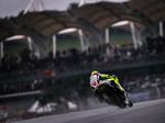Glat. Valentino Rossi på vej gennem en regnvåd kurve under løbet i Malaysia. 