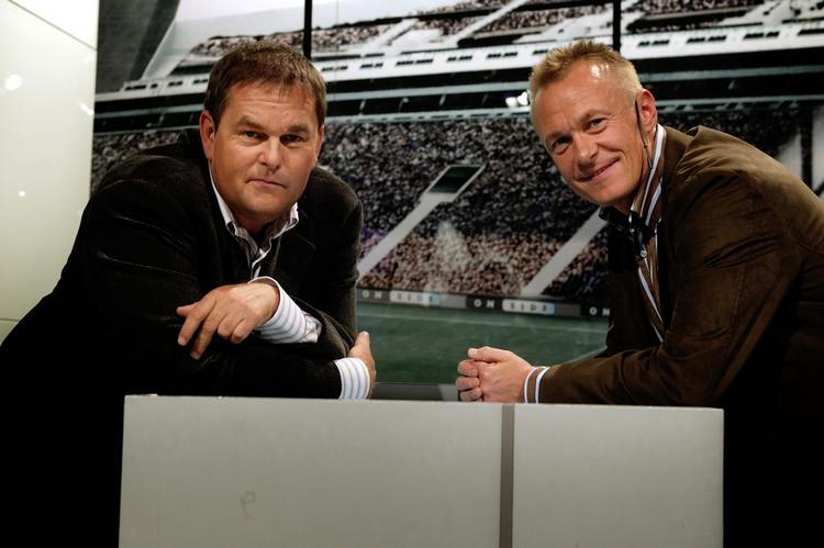 Kompetente. Carsten Werge og Per Frimann er værter på magasinet 'Fodbold for fan' på 3+. Arkivfoto. 